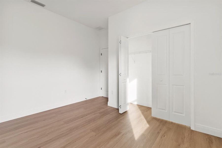 Spacious, unfurnished interior of a new home in , Ocala (Image 14).