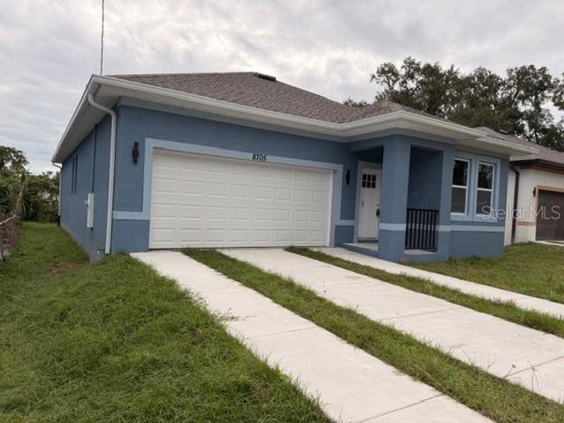 Exterior details and patio area of a home in , Tampa (Image 19).