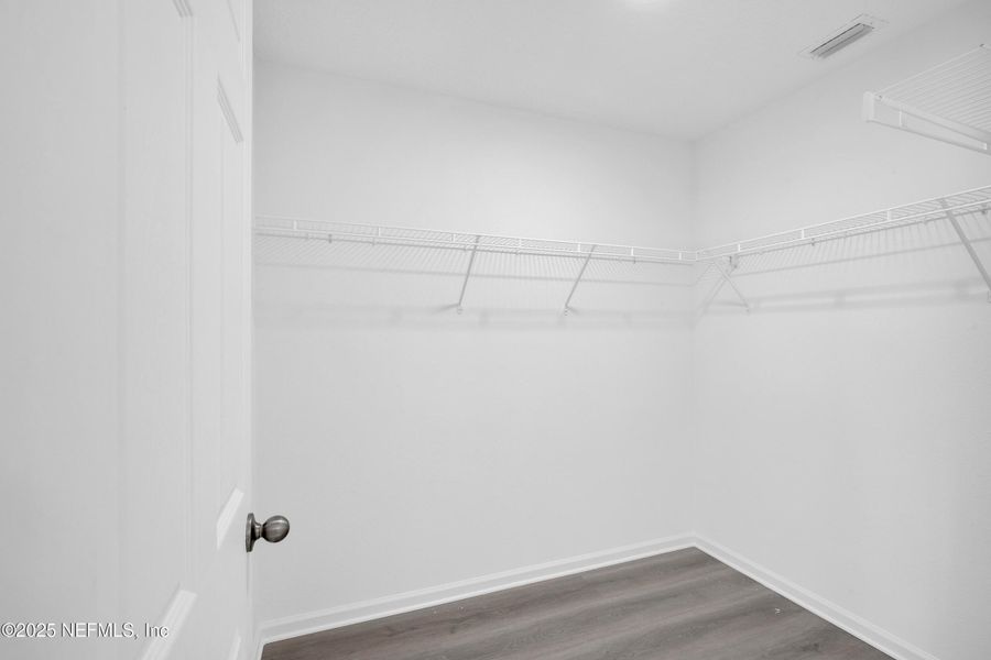 Spacious, unfurnished interior of a new home in , Green Cove Springs (Image 39).