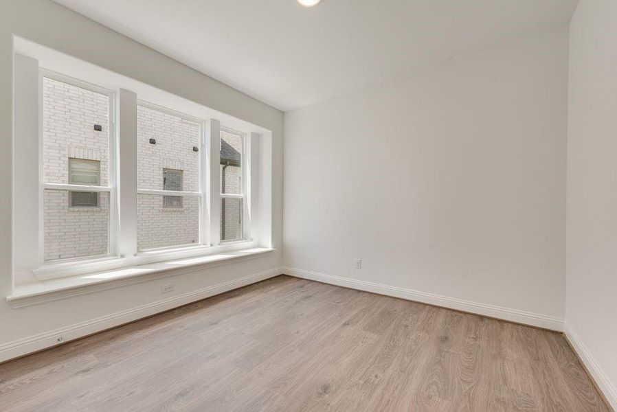 Spacious, unfurnished interior of a new home in Edgewater, Fate (Image 23).