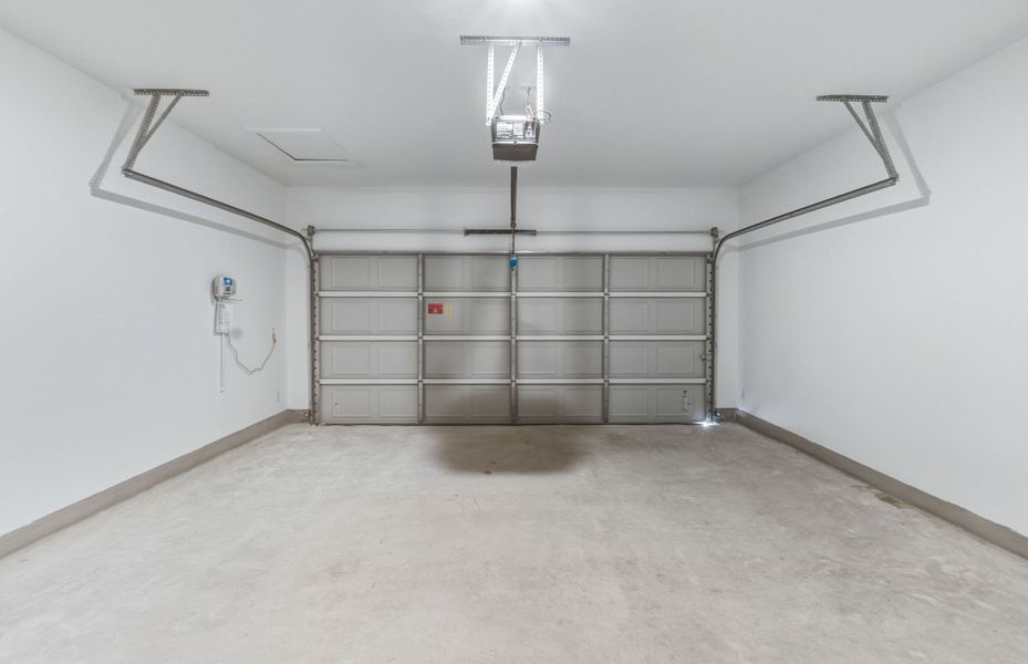 Spacious, unfurnished interior of a new home in Santa Rita Ranch, Liberty Hill (Image 49). Spacious, unfurnished interior of a new home in Santa Rita Ranch, Liberty Hill (Image 49).