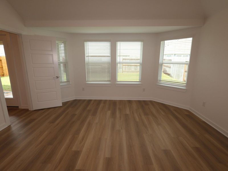 Spacious, unfurnished interior of a new home in Miller's Pond, Rosenberg (Image 20).