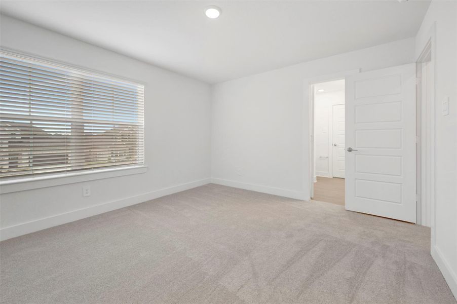 Spacious, unfurnished interior of a new home in Sorella, Tomball (Image 18).