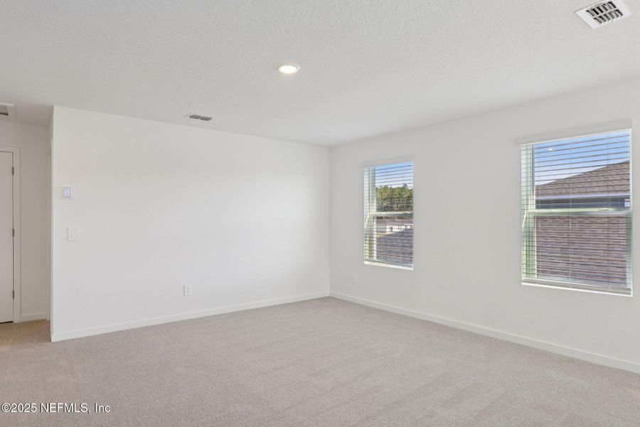 Spacious, unfurnished interior of a new home in Kings Preserve, Jacksonville (Image 17).