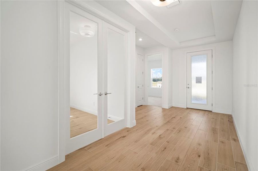 Spacious, unfurnished interior of a new home in Fieldstone, Plant City (Image 17).