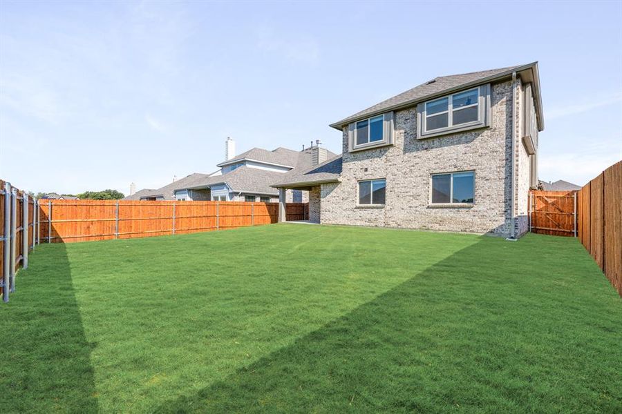 Exterior details and patio area of a home in Eagle Glen 50, Alvarado (Image 3). Exterior details and patio area of a home in Eagle Glen 50, Alvarado (Image 3).