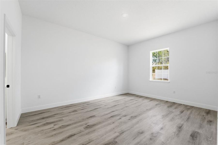 Spacious, unfurnished interior of a new home in , Ocala (Image 25).