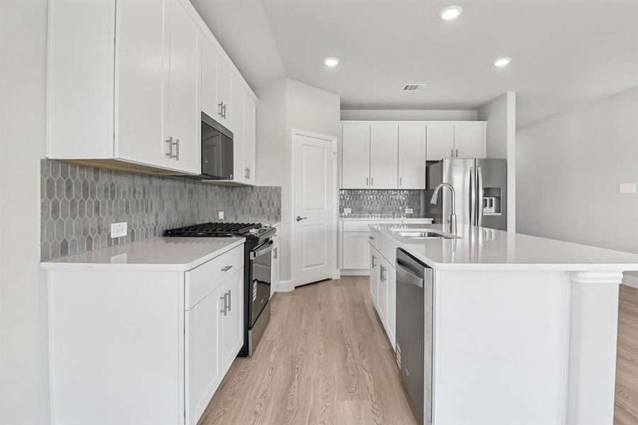 Photo is not of the actual home, but is an inspirational photo of builder’s model home and may depict options, furnishings, and/or decorator features that are not included. Photo is not of the actual home, but is an inspirational photo of builder’s model home and may depict options, furnishings, and/or decorator features that are not included.