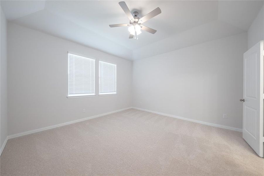 Spacious, unfurnished interior of a new home in Lake Pointe: Lake Pointe at Paloma Creek, Little Elm (Image 22).
