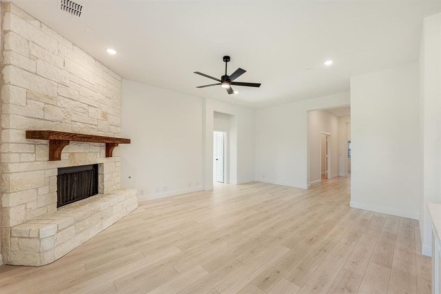 Spacious, unfurnished interior of a new home in Silo Mills Classic 70, Joshua (Image 18). Spacious, unfurnished interior of a new home in Silo Mills Classic 70, Joshua (Image 18).