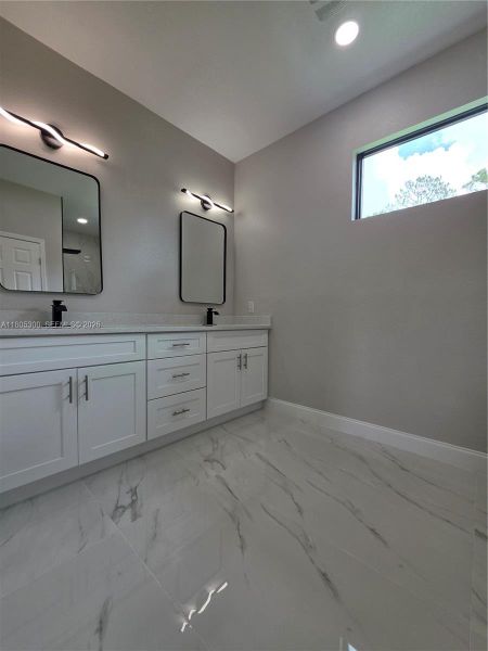 Image 43 of a home in .