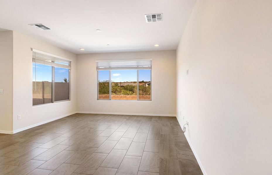 Spacious, unfurnished interior of a new home in Vistoso Canyon Estates, Oro Valley (Image 17).