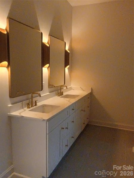 MASTER BATH VANITIES
