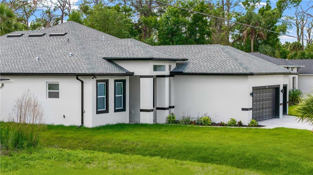 Exterior details and patio area of a home in , North Port (Image 3).