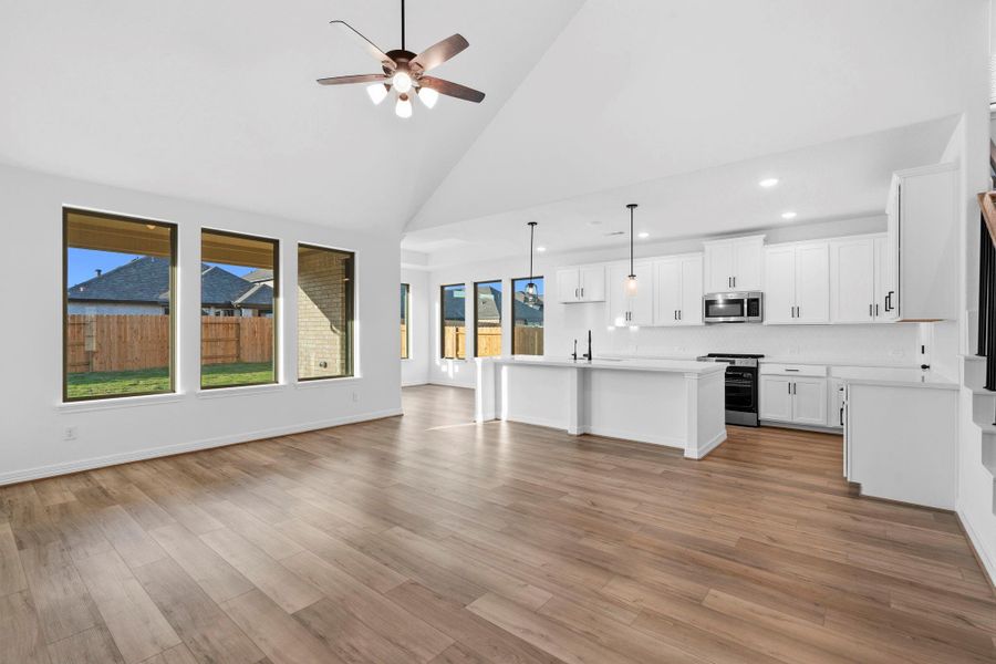 Spacious, unfurnished interior of a new home in Brookewater, Rosenberg (Image 20).