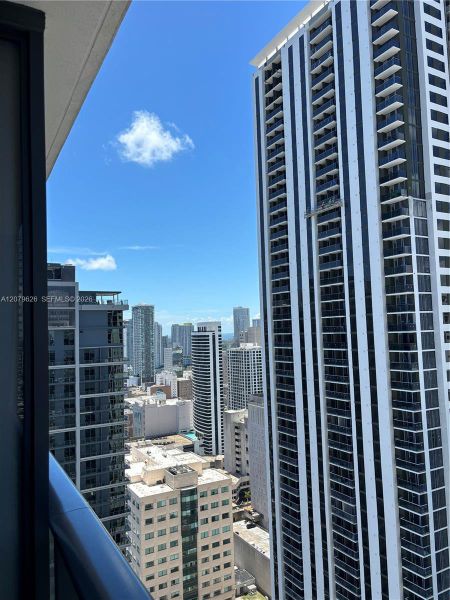 Condo located in Miami, FL showcasing its design and architecture (Image 13).