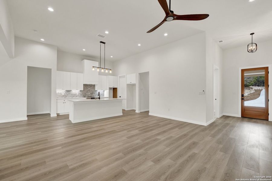 Spacious, unfurnished interior of a new home in , Canyon Lake (Image 35).