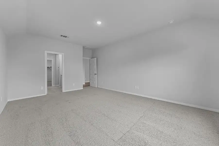 Spacious, unfurnished interior of a new home in Rolling Ridge, Van Alstyne (Image 22).