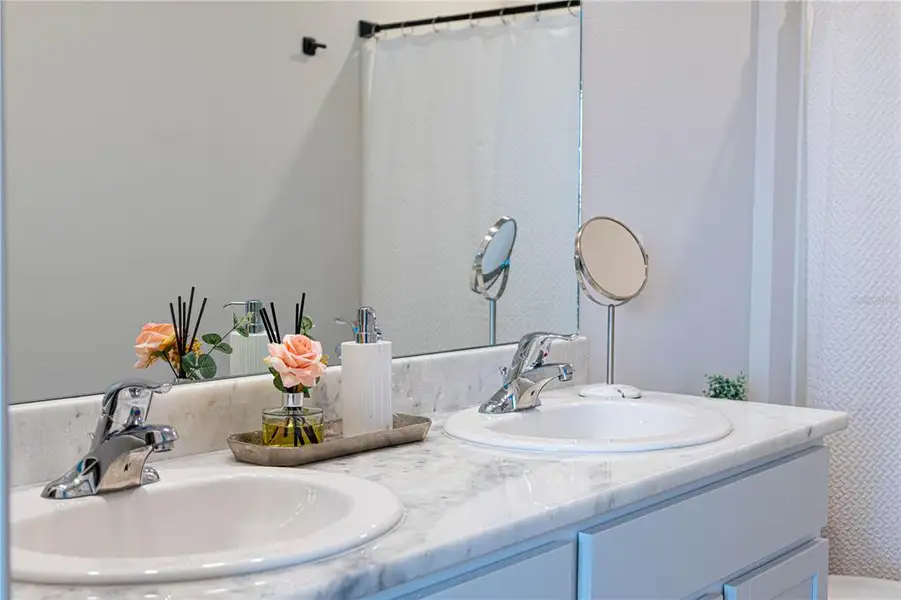 Close-up of interior finishes inside a home in , Bradenton (Image 18). Close-up of interior finishes inside a home in , Bradenton (Image 18).