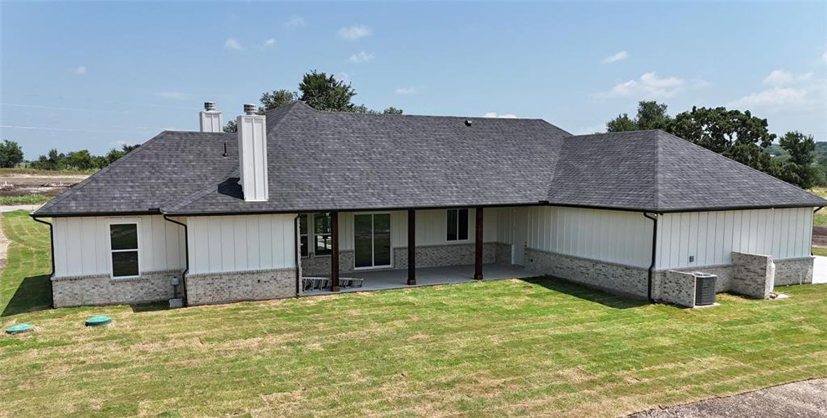 Exterior details and patio area of a home in , Weatherford (Image 3).