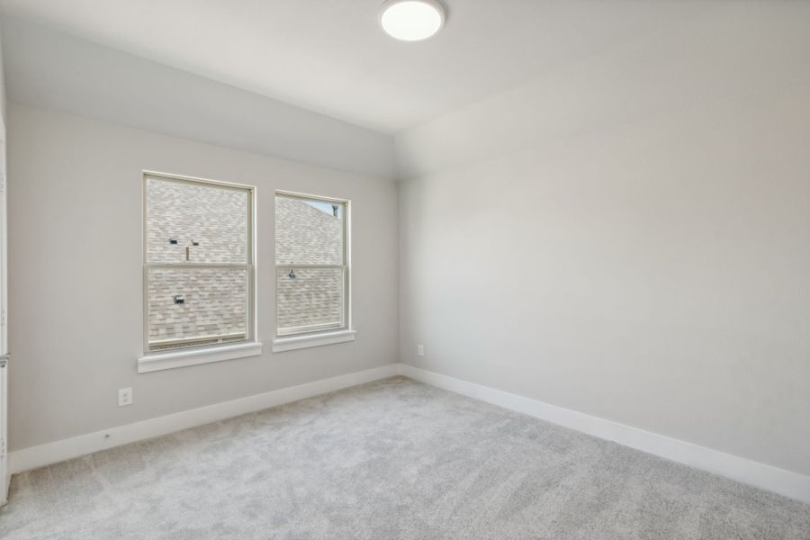 Spacious, unfurnished interior of a new home in Painted Tree Lakeside, McKinney (Image 29).