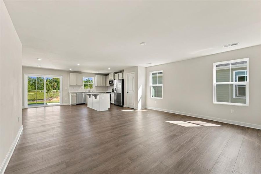Spacious, unfurnished interior of a new home in Linwood Estates, Lexington (Image 9).