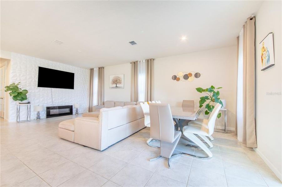 Furnished interior view inside a new home in , Winter Haven (Image 4).