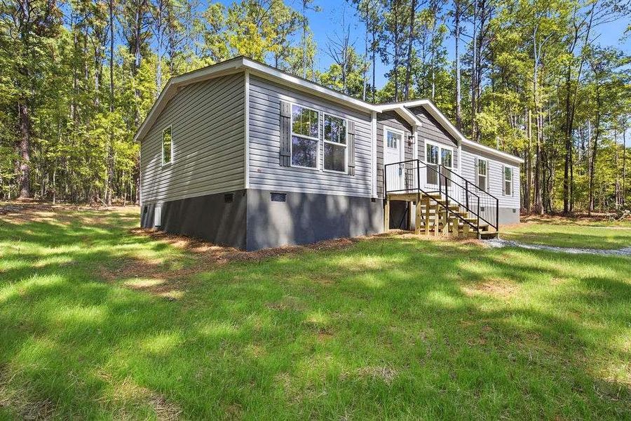 Exterior details and patio area of a home in , Eatonton (Image 21).