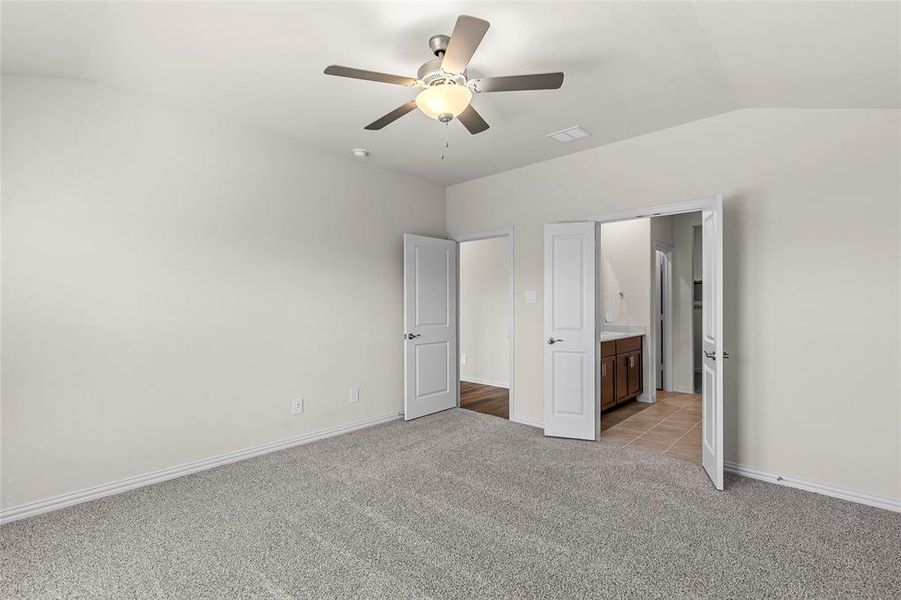 Spacious, unfurnished interior of a new home in Stratton Place, Greenville (Image 30).