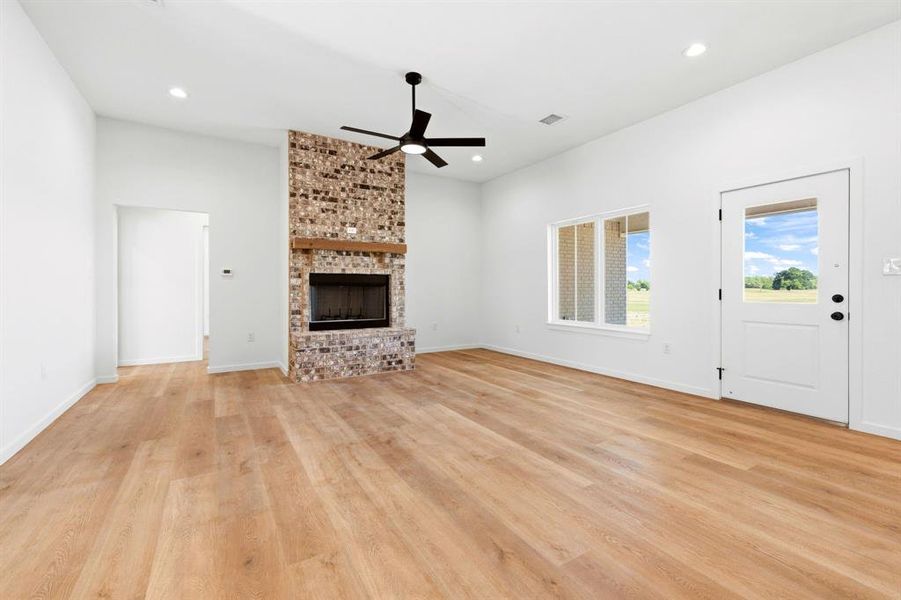 Spacious, unfurnished interior of a new home in , Hawley (Image 20).