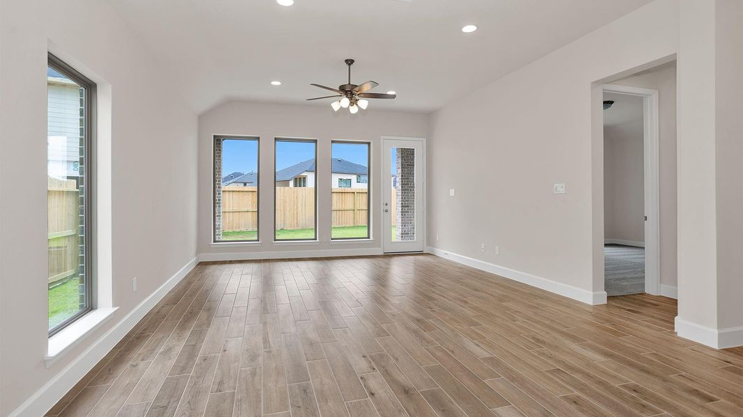 Spacious, unfurnished interior of a new home in Cross Creek West, Fulshear (Image 10). Spacious, unfurnished interior of a new home in Cross Creek West, Fulshear (Image 10).