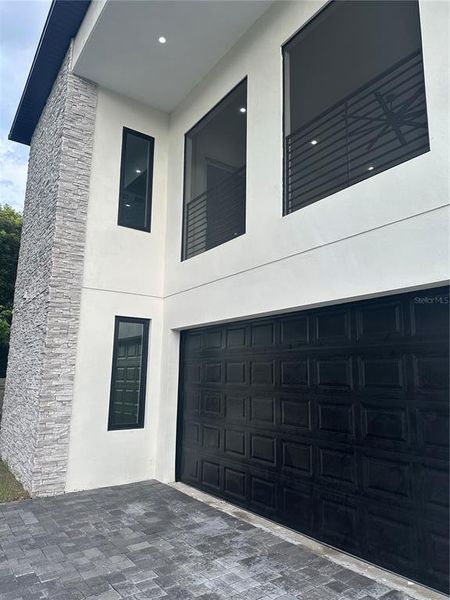 Exterior details and patio area of a home in , Orlando (Image 44).
