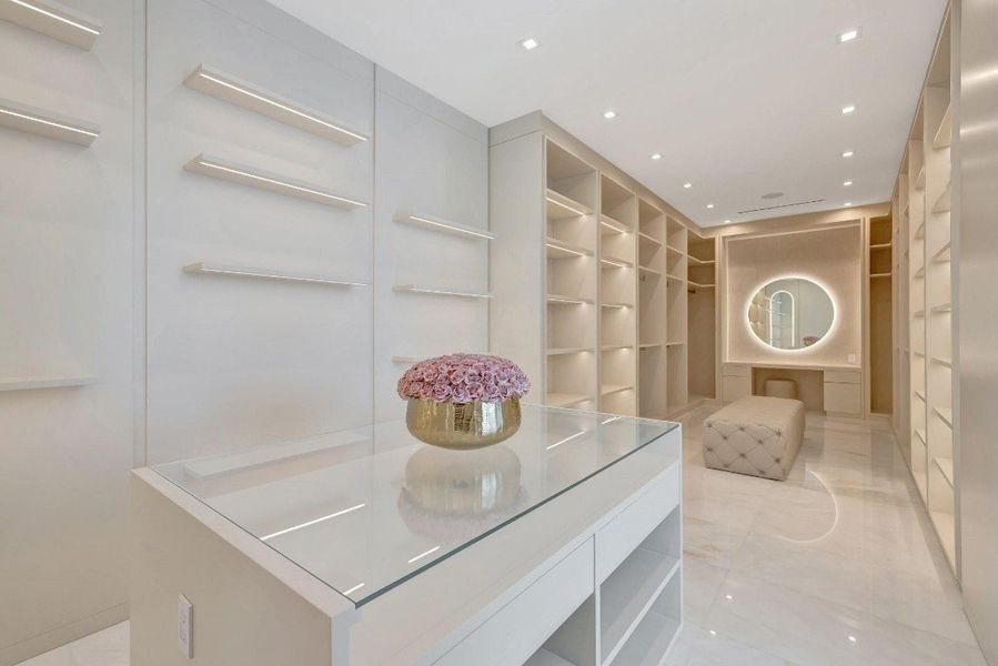 Retail Style Dressing Room & Closet