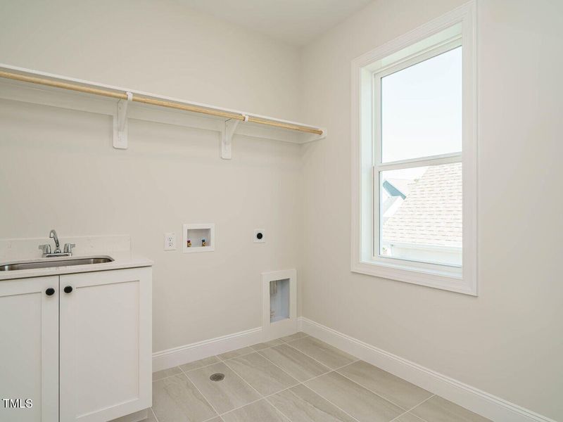 025-1280x960-laundry-room