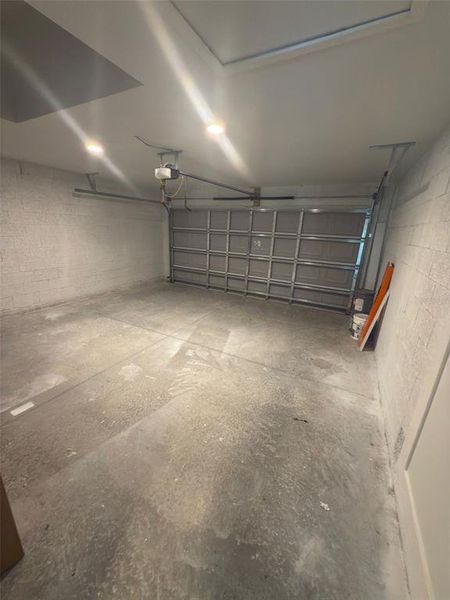 Spacious, unfurnished interior of a new home in , Ocklawaha (Image 21).