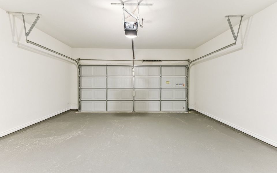 Spacious, unfurnished interior of a new home in Villas at Kissing Tree, San Marcos (Image 14).