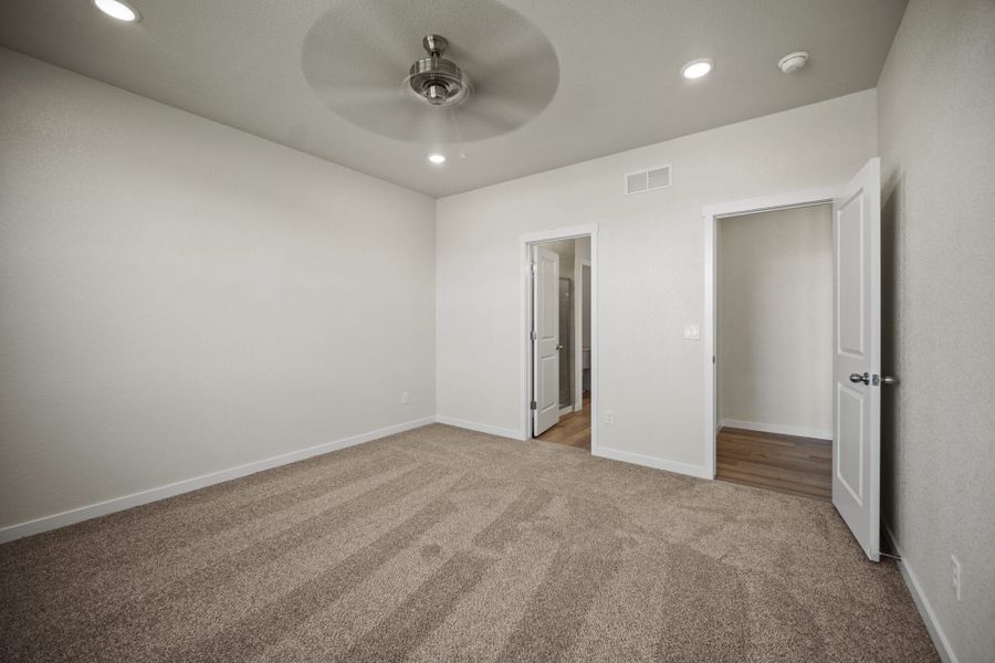 Spacious, unfurnished interior of a new home in The Glen-12, Colorado Springs (Image 33).