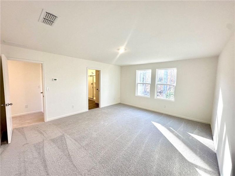 Spacious, unfurnished interior of a new home in Mt. Tabor Ridge, Dallas (Image 11).