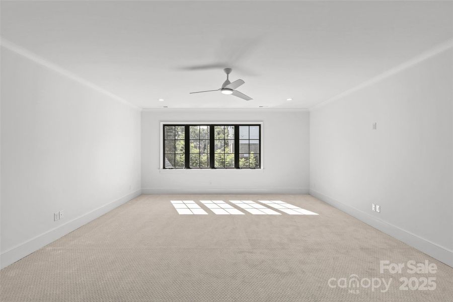 Spacious, unfurnished interior of a new home in Stratford Chase, Charlotte (Image 20).