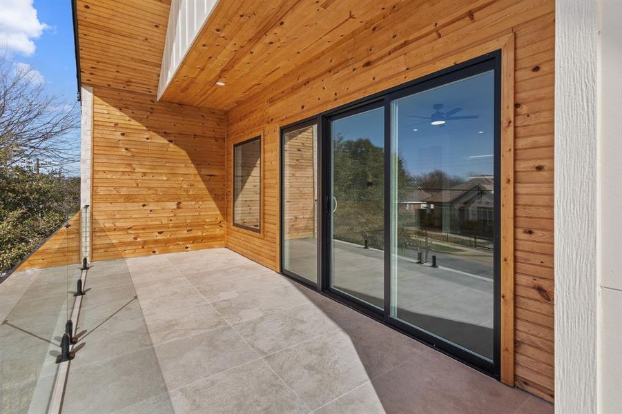 Exterior details and patio area of a home in , Dallas (Image 3).