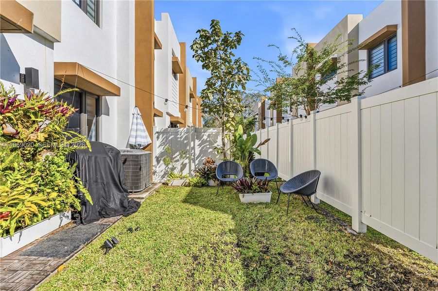 Exterior details and patio area of a home in , Dania Beach (Image 20).