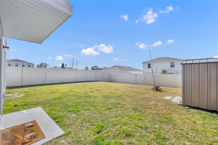 Exterior details and patio area of a home in , Haines City (Image 3).