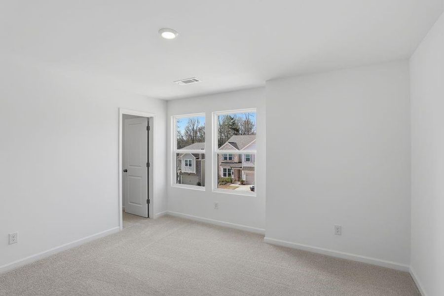 Spacious, unfurnished interior of a new home in Falls Creek, Flowery Branch (Image 30).