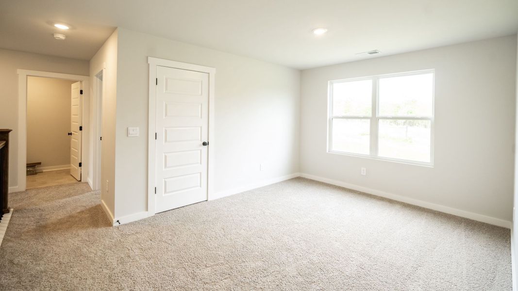 Spacious, unfurnished interior of a new home in Pottsview, Smyrna (Image 32).