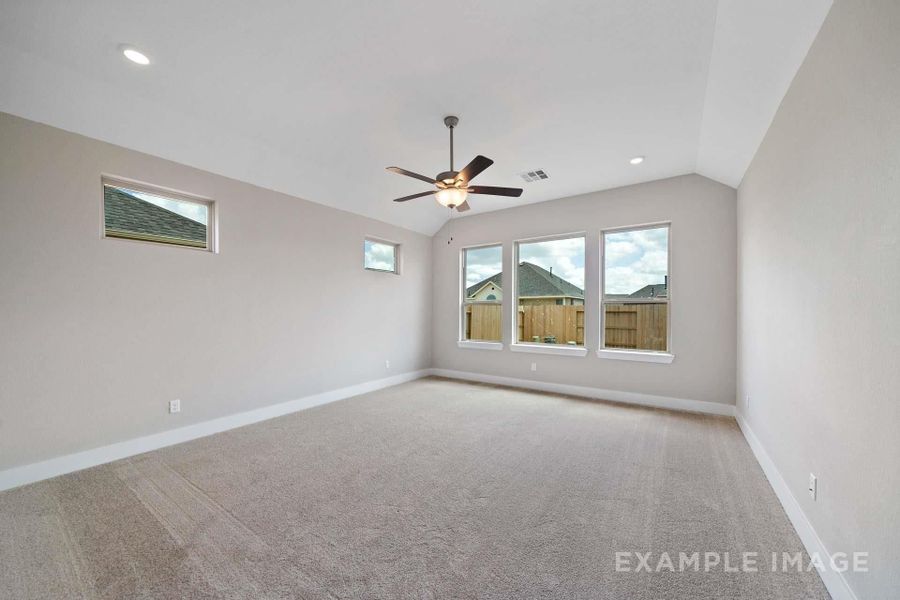 Spacious, unfurnished interior of a new home in Lago Mar, Texas City (Image 26).