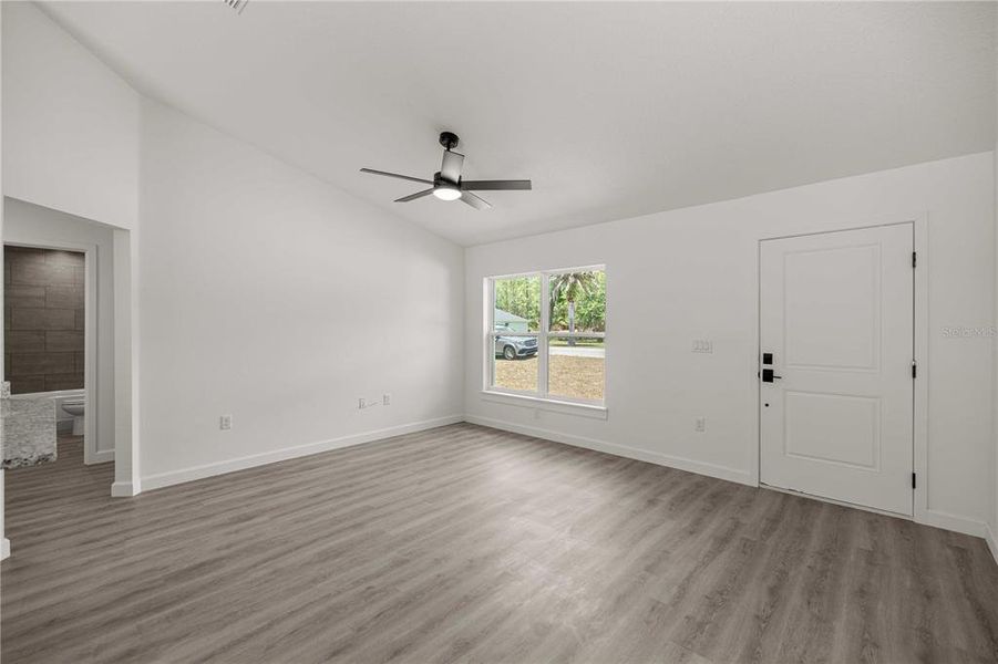Spacious, unfurnished interior of a new home in , Dunnellon (Image 21).