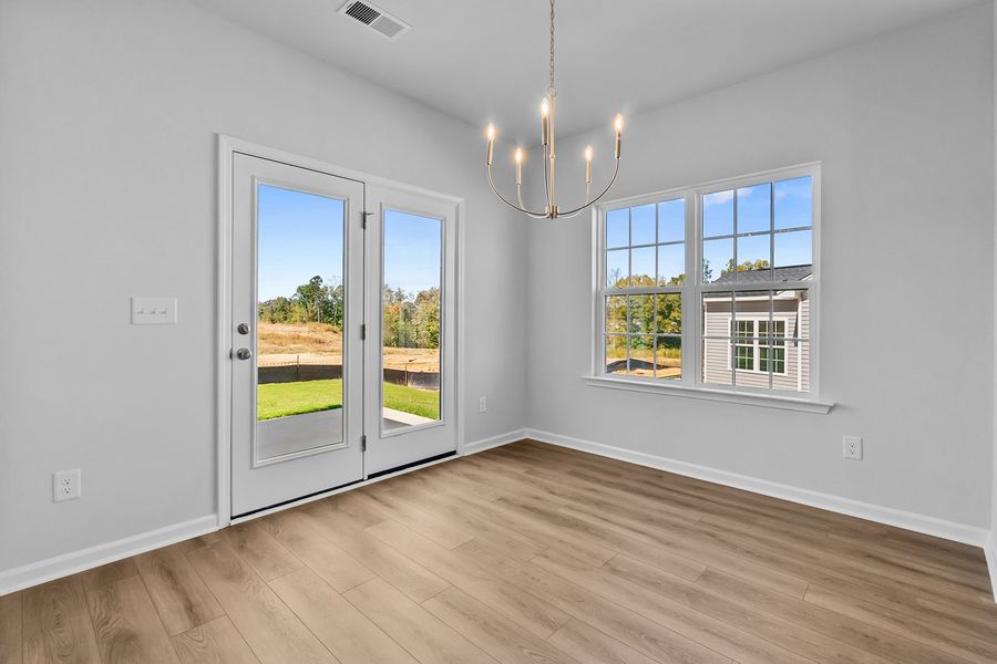 Spacious, unfurnished interior of a new home in Fieldstone, Lexington (Image 26).