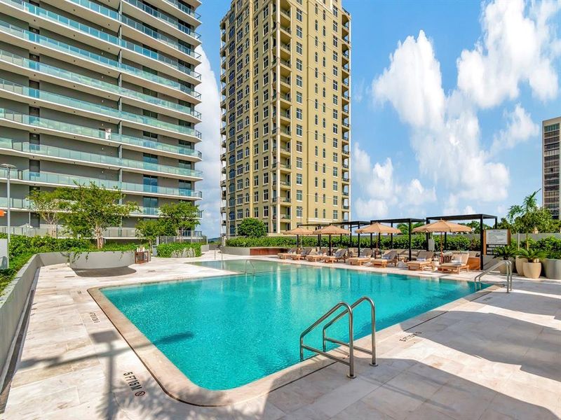 Condo located in Tampa, FL showcasing its design and architecture (Image 3). Condo located in Tampa, FL showcasing its design and architecture (Image 3).