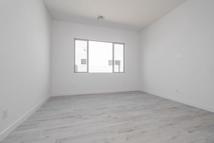 Spacious, unfurnished interior of a new home in Soleo, San Tan Valley (Image 10).