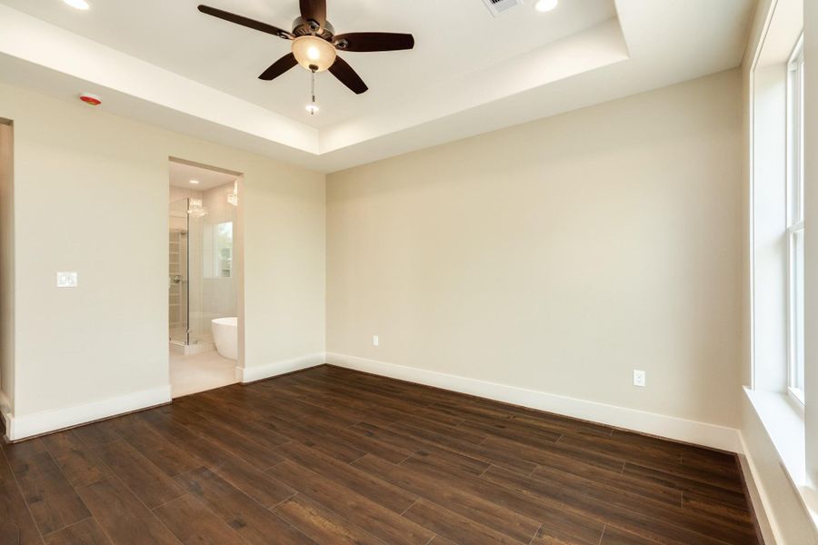 Spacious, unfurnished interior of a new home in , Angleton (Image 23).